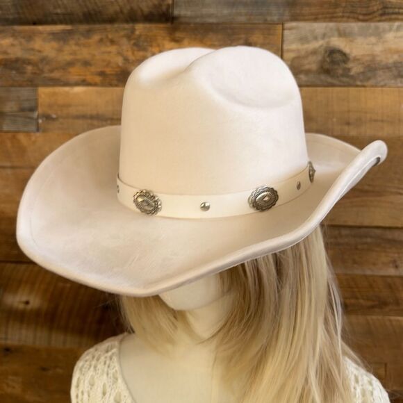 🤍 White Western Cowboy Hat with Silver Conchos – Timeless & Chic 🤍 - Picture 6 of 10